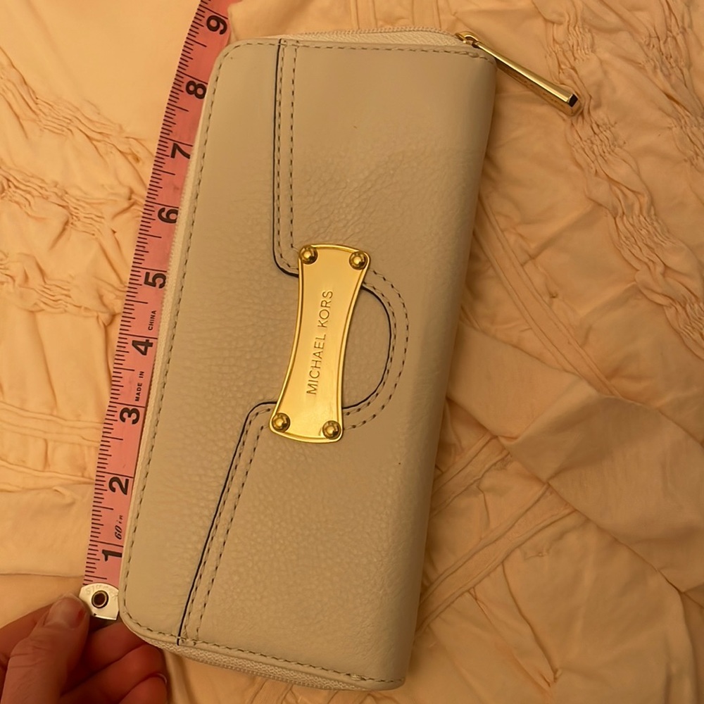 Michael KORS NEW without tags (still has cardboard inserts inside).